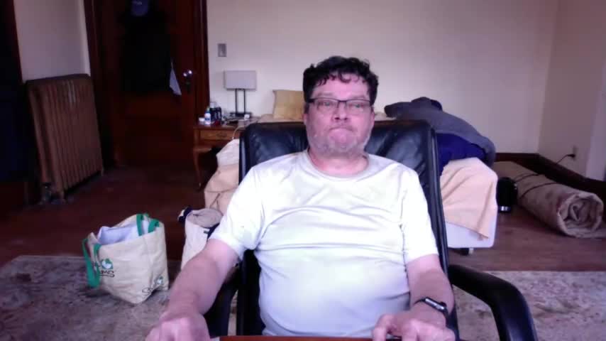 Man Showing's Live Cam